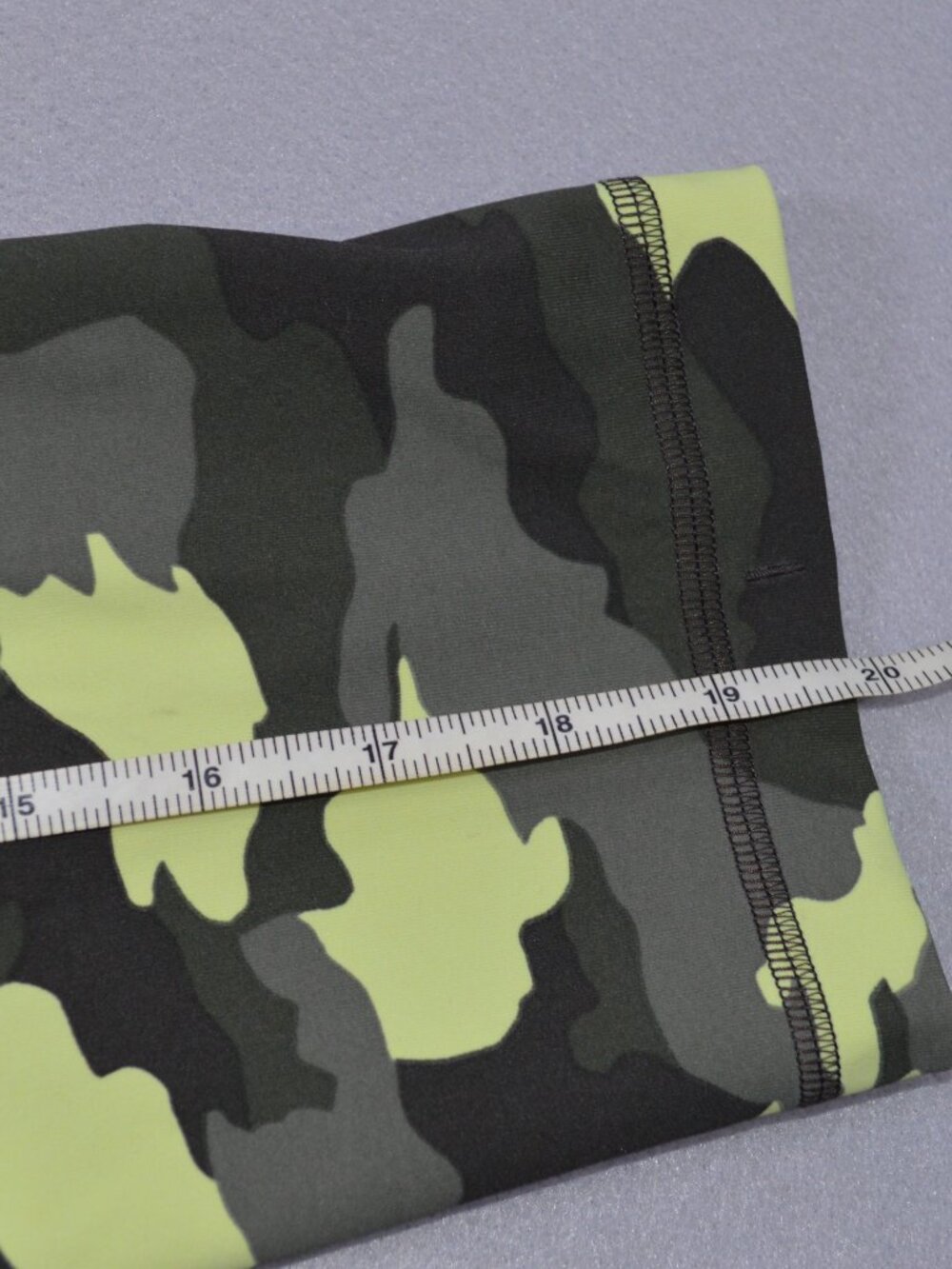 Lululemon Swift Speed High Rise Crop 21 Camo Leggings Size 10 Luxtreme - Picture 12 of 15